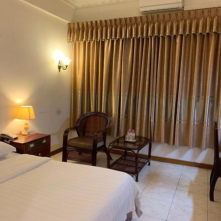 Chung Hsin Hotel 中信酒店 بنوم بنه المظهر الخارجي الصورة