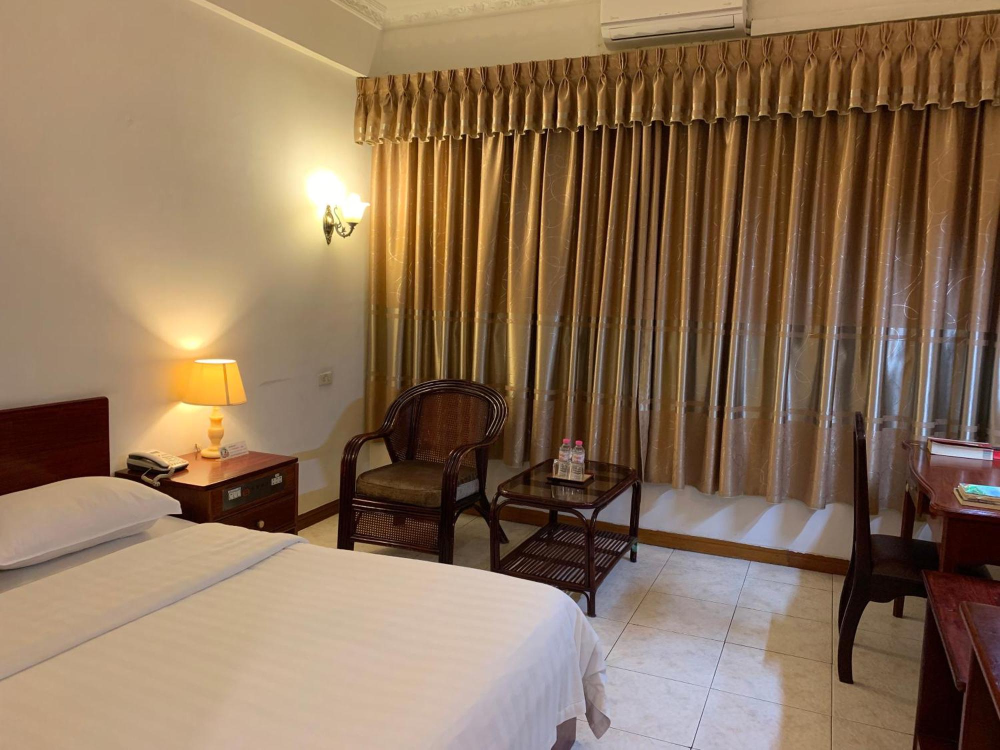 Chung Hsin Hotel 中信酒店 بنوم بنه المظهر الخارجي الصورة